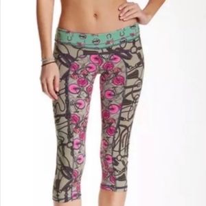 MAAJI capri leggings, brand new